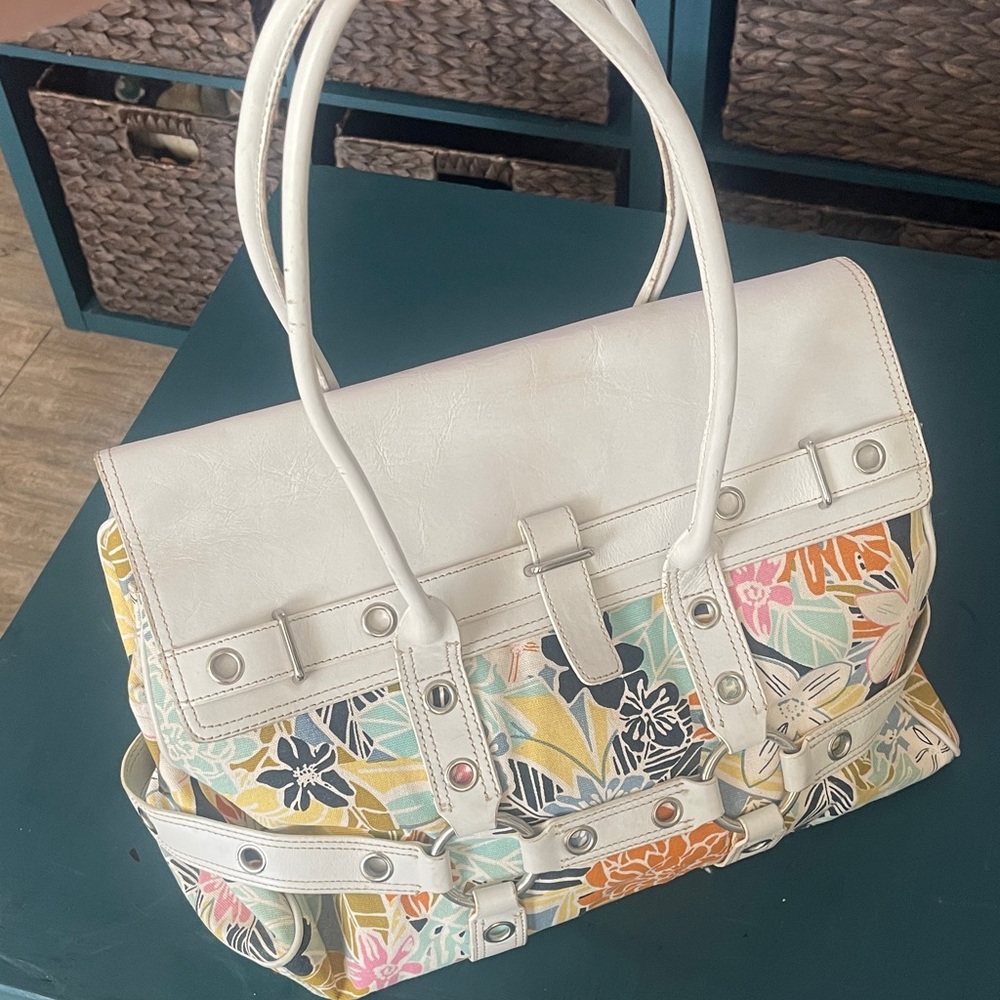 Valerie Stevens, large white and floral handbag over the shoulder purse carryon